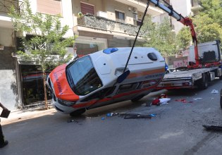 Γουδί: Νεκρός ο ασθενής που βρισκόταν στο ασθενοφόρο που ανετράπη