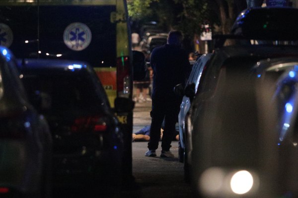 Ένας νεκρός από πυροβολισμούς στον Άγιο Παντελεήμονα