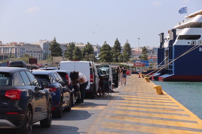 Κανονικά τα δρομολόγια των πλοίων από Πειραιά – Πότε ξεκινάνε στη Ραφήνα