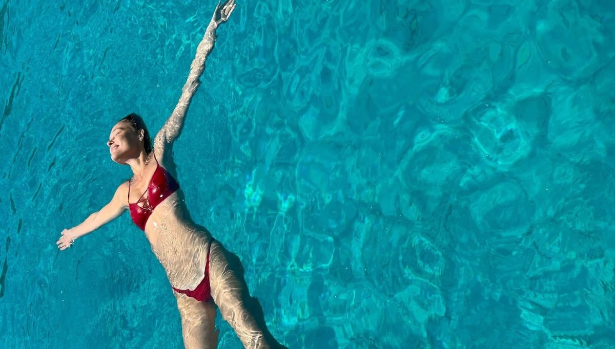 Η Μπαρ Ραφαέλι κάνει διακοπές στην Ελλάδα – Δημοσίευσε φωτογραφίες, αλλά δεν αποκάλυψε το μέρος