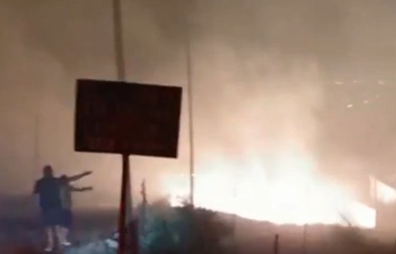 Σαλαμίνα: Συνελήφθη 40χρονος για εμπρησμό από αμέλεια – Είχε πάρτι σπίτι του και πέταξε δυναμιτάκι