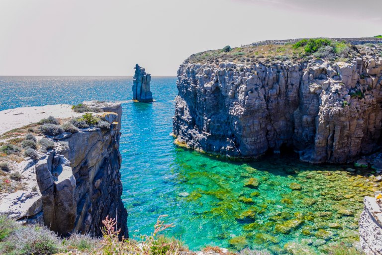Σαρδηνία: Το νησί που ξεπερνά Σαιν-Τροπέ και Μονακό και προσελκύει διάσημους και δισεκατομμυριούχους