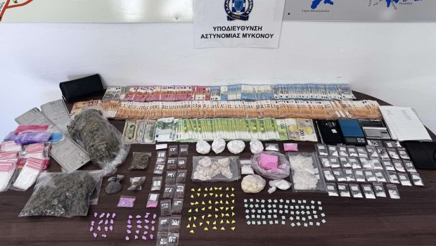 Μύκονος: Δύο συλλήψεις για διακίνηση ναρκωτικών – Κοκαΐνη και χάπια αξίας άνω των 135.000 ευρώ