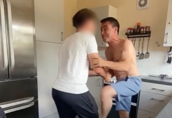 Νίκησε τον καρκίνο και κέρδισε 1 εκατ. λίρες σε λοταρία – «Θέλω να πάω τα παιδιά μου στην Ελλάδα»