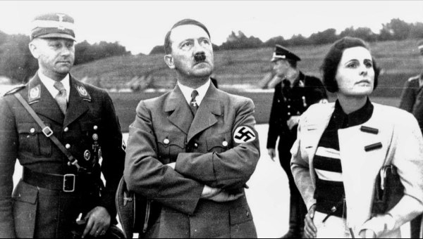 Riefenstahl: Τα ψέματα της οραματίστριας σκηνοθέτριας που «έχτισε» την γοητευτική εικόνα του ναζισμού
