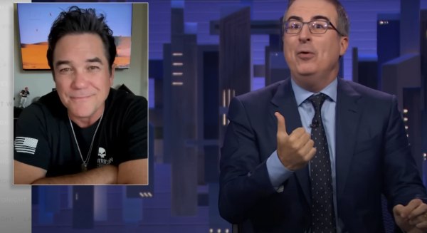 Ο Τζον Όλιβερ θεωρεί πως η ICE είναι «απελπισμένη» για να «δίνει σήμα» στον Ντιν Κέιν