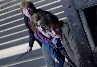 Harry Potter: Αδύνατο ένα reunion χαρακτήρων για τον Κρις Κολόμπους λόγω των τρανσφοβικών σχολίων της Ρόουλινγκ