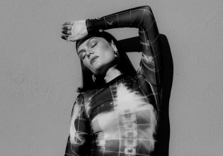 Jessie J: Αναβάλει συναυλίες λόγω δεύτερης επέμβασης για καρκίνο του μαστού