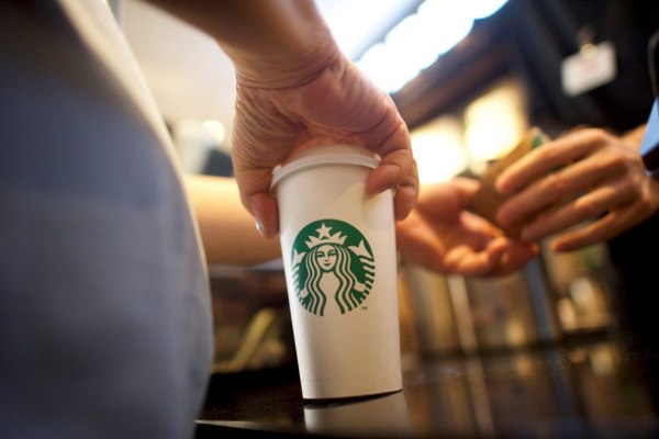 Starbucks: Το νέο στοίχημα με το νερό καρύδας – Πρεμιέρα για τα Coco Matcha και Coco Cold Brew