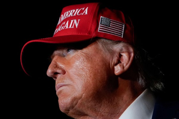 Ο Τραμπ απολύει αξιωματούχο γιατί δεν του άρεσαν τα… στοιχεία που δημοσίευσε