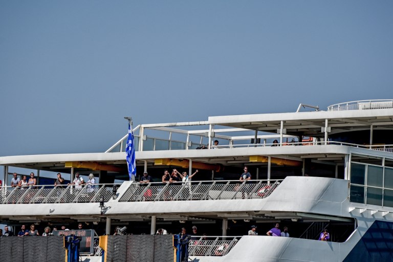 Απέπλευσε το Blue Star Μύκονος από τον Πειραιά – Είχε πρόβλημα στο σύστημα ελέγχου καυσαερίων