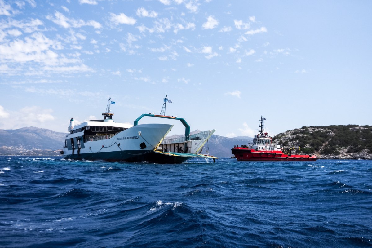 Νέα Στύρα: Ρήγμα 20 μέτρων εντόπισαν οι δύτες στο φέρι μποτ