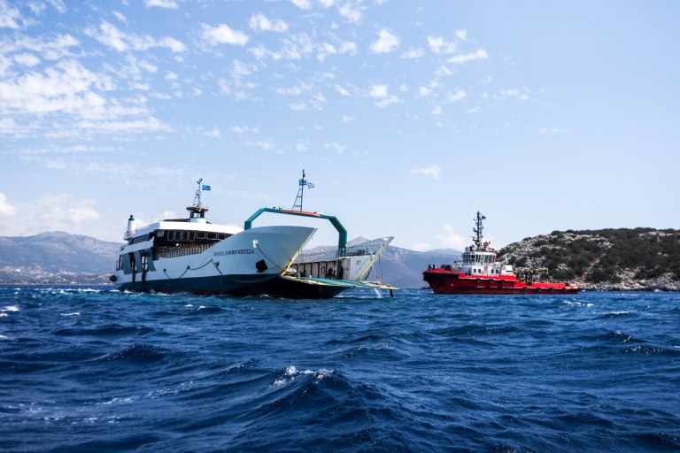 Νέα Στύρα: Ρήγμα 20 μέτρων εντόπισαν οι δύτες στο φέρι μποτ