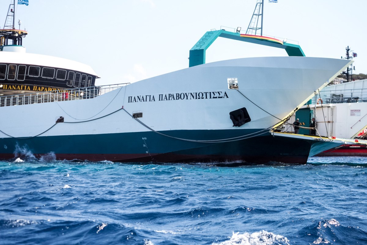 Νέα Στύρα: Ρυμουλκήθηκε το πλοίο που προσάραξε σε ξέρα – Απολογείται σήμερα ο καπετάνιος