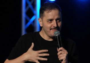 Αλέξανδρος Τσουβέλας: «Το να ανεβάζεις όλη την παράσταση σε live στο TikTok είναι απαράδεκτο»