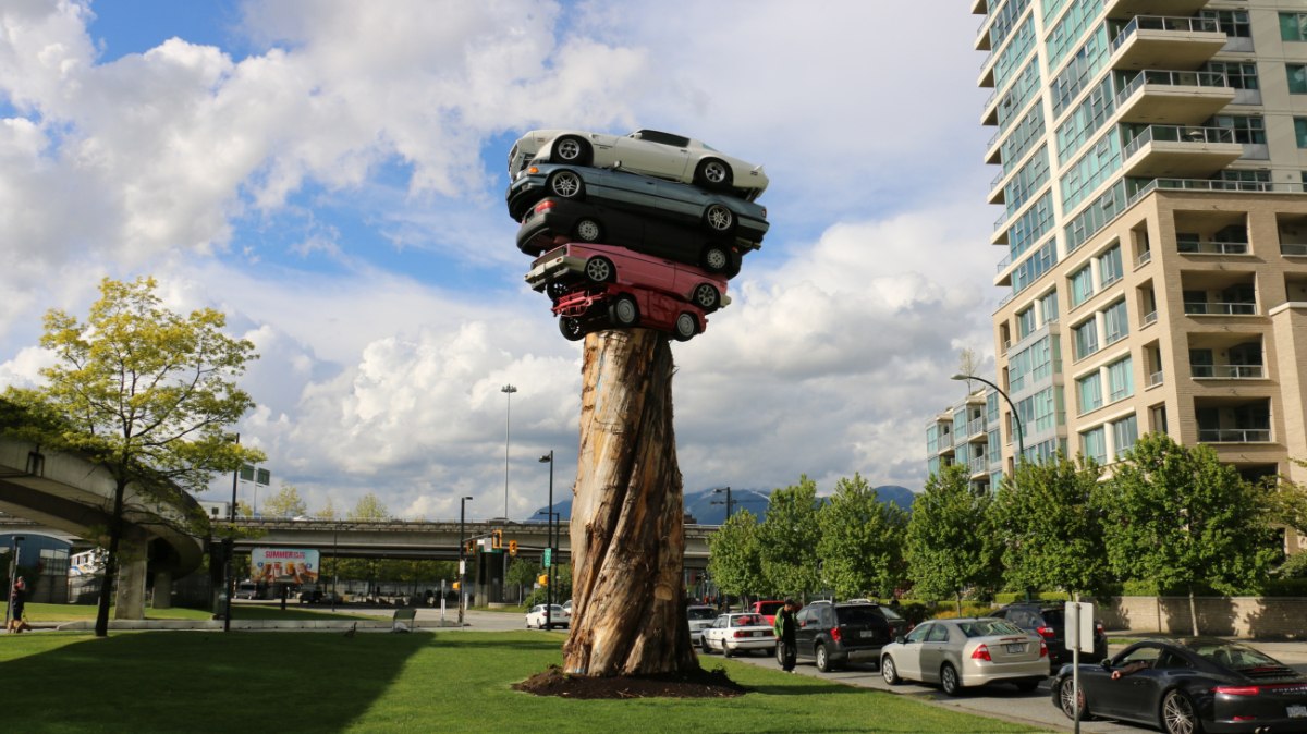 Πώς πέντε στοιβαγμένες αντίκες προκάλεσαν «εμφύλιο» στο Βανκούβερ – Οι κάτοικοι αντιδρούν λόγω «θέας»