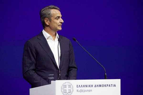 Μητσοτάκης: Επαναφέρει το «εγώ ή το χάος», φέρνοντας παράδειγμα την κρίση στην Γαλλία