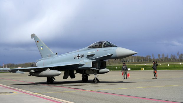 Πολωνία: Γερμανικά μαχητικά αεροσκάφη Eurofighter θα σταθμεύουν σε βάση κοντά στη Βαρσοβία