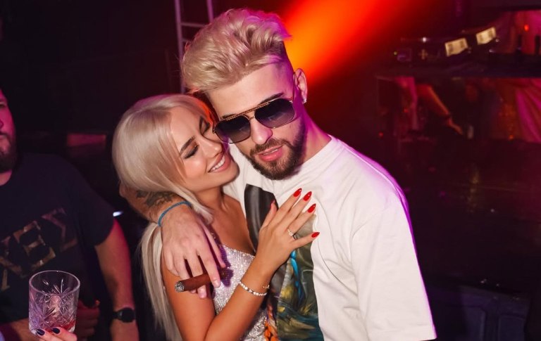 Παντρεύτηκαν FY και Αλεξία Κεφαλά – Τα χαμόγελα ξεχείλιζαν στον εντυπωσιακό γάμο