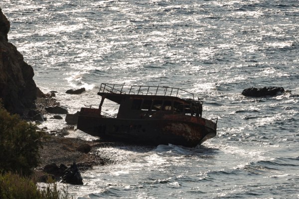 Τουλάχιστον 54 μετανάστες έχασαν τη ζωή τους όταν το πλοίο τους βυθίστηκε στα ανοικτά της Υεμένης