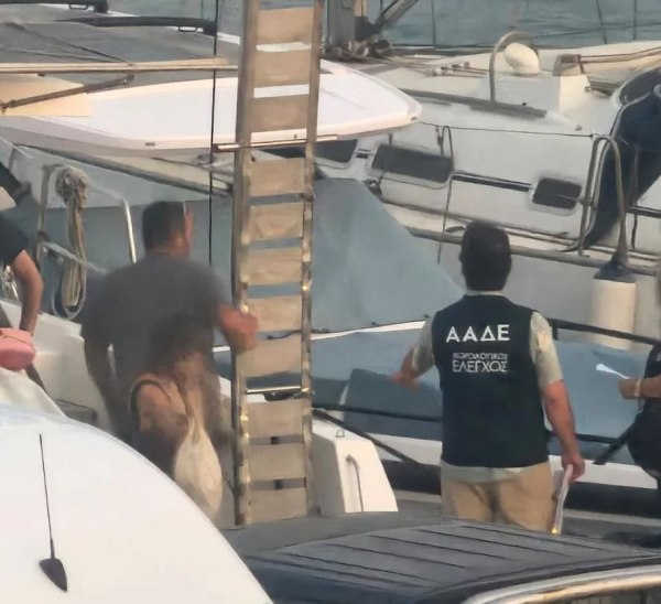 Επιχείρηση «Κρουαζιέρα θα σε πάω» από ΑΑΔΕ: Λαβράκια ψάρεψαν οι ανέμελοι τουρίστες