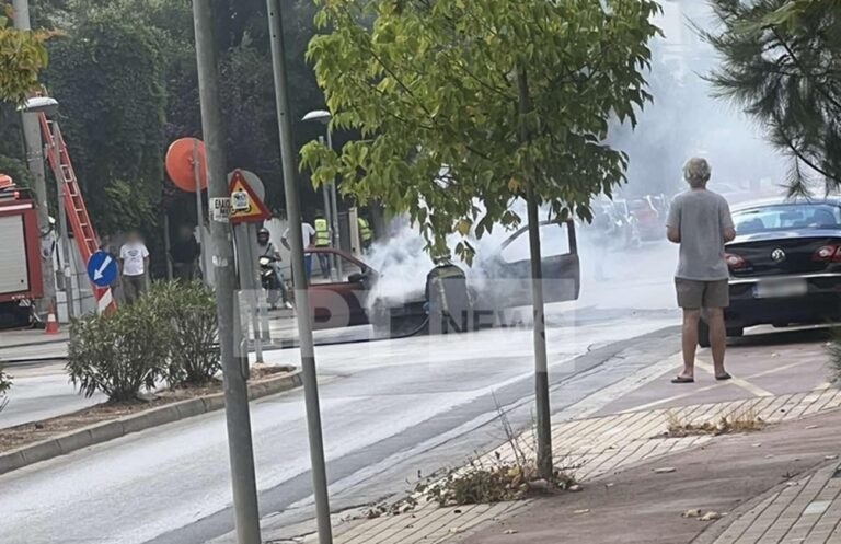 Αγία Παρασκευή: Στις φλόγες τυλίχθηκε αυτοκίνητο εν κινήσει (βίντεο)