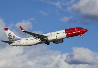 Σουηδία: Τρόμος σε πτήση προς Παρίσι – Αναγκαστική προσγείωση Boeing έπειτα από έκρηξη ελαστικού