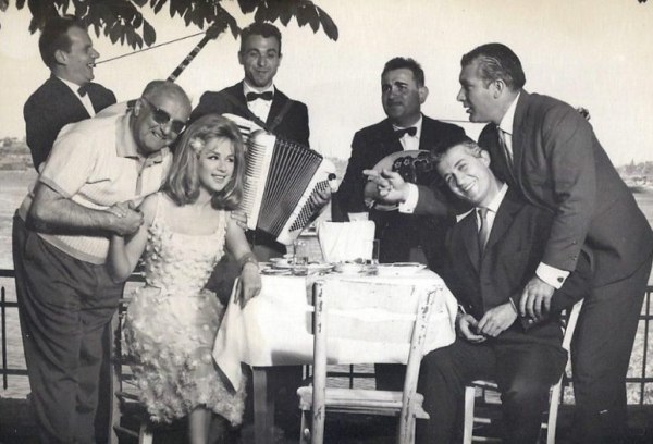 Φίνος Φιλμ: Το συγκινητικό βίντεο για τα 34 χρόνια από τον θάνατο του Αλέκου Σακελλάριου