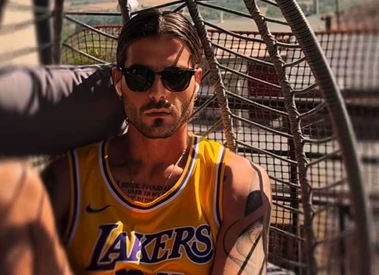 «Σε ευχαριστώ Παναγία μου που ζω»: Ο Άρης Μουγκοπέτρος παίζει ξανά κλαρίνο μετά από 4 μήνες