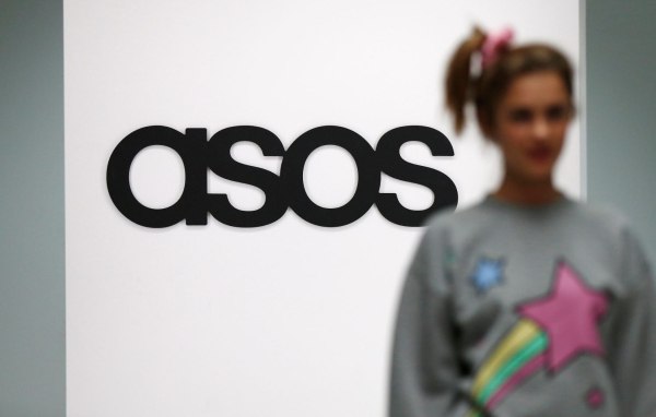 Μπροστά σε διαδοχικές αναποδιές η ASOS – Αβέβαιο το μέλλον της εταιρείας