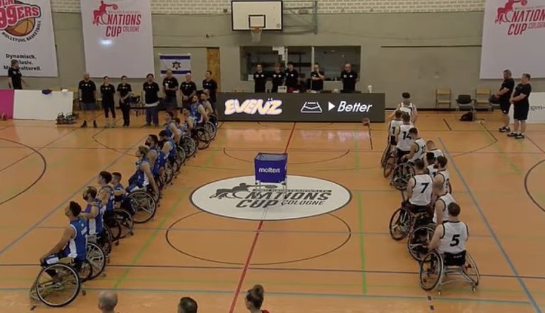 Βρετανοί αθλητές γύρισαν πλάτη στον ισραηλινό ύμνο σε ένδειξη διαμαρτυρίας για τη Γάζα – Δείτε βίντεο