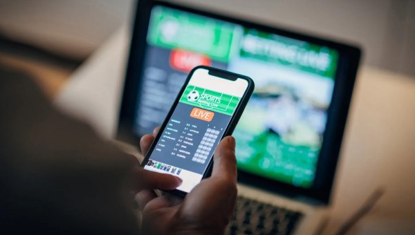 «Μάστιγα» ο εθισμός στον διαδικτυακό τζόγο για τους νέους στις ΗΠΑ