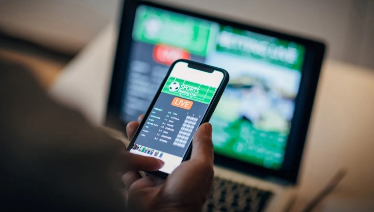 «Μάστιγα» ο εθισμός στον διαδικτυακό τζόγο για τους νέους στις ΗΠΑ