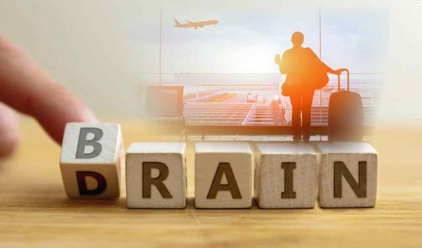 Brain Drain: Γιατί η Ελλάδα χάνει τη μάχη των ακαδημαϊκών