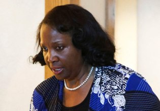 Μπορεί όντως ο Τραμπ να απολύσει την Λίζα Κουκ; Να τι λέει ο νόμος