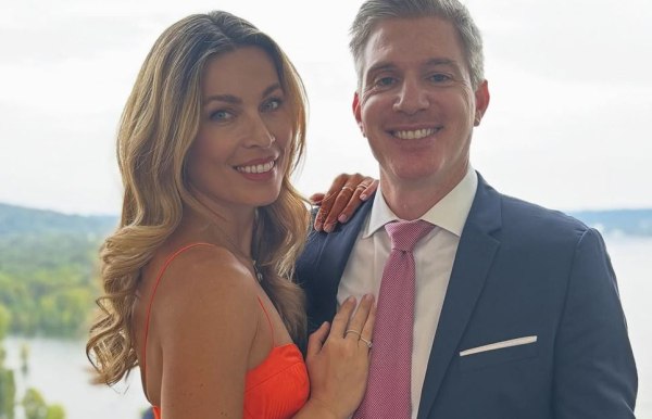 Μαριέττα Χρουσαλά και Λέων Πατίτσας – Βραδινή βόλτα στα Ματογιάννια