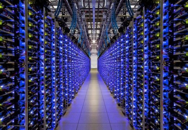 Data center: Μπορεί η Ελλάδα να γίνει «σταυροδρόμι δεδομένων»;