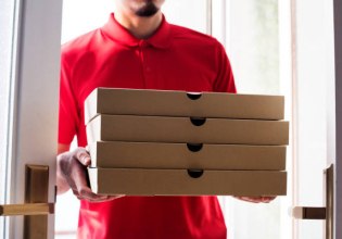 Ξυλοδαρμός διανομέα: Παρήγγειλαν φαγητό, τον χτύπησαν και τον έκλεψαν