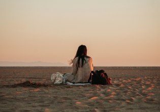 Η ζωή μετά τις διακοπές: Πώς να αντιμετωπίσουμε τη θλίψη