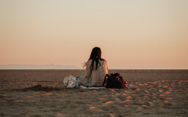 Η ζωή μετά τις διακοπές: Πώς να αντιμετωπίσουμε τη θλίψη