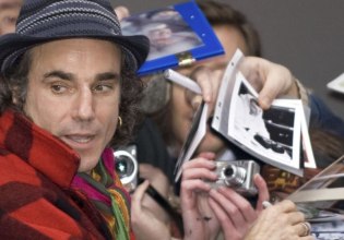 Η πρώτη φωτογραφία – O Ντάνιελ Ντέι Λιούις σε ταινία του γιου του μετά από 8 χρόνια αποχής