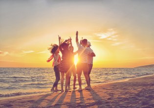 Gen Z: Η γενιά που νοσταλγεί εποχές που δεν έζησε και ο ρόλος της τεχνολογίας