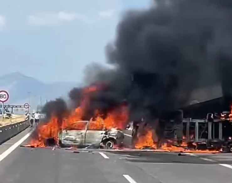 Ξάνθη: Είχαν σταματήσει για τα διόδια τα δύο ΙΧ που παρέσυρε το φορτηγό – Πώς συνέβη το φριχτό τροχαίο στην Εγνατία Οδό