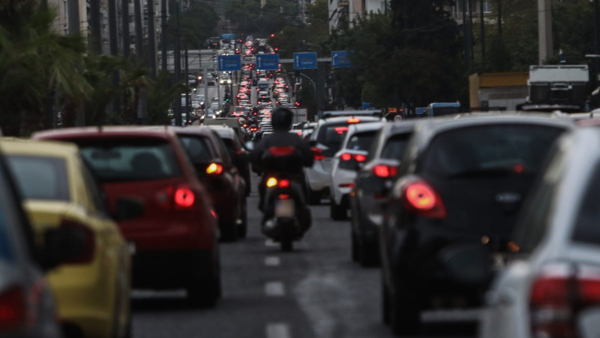 Τροχαίο στη λεωφόρο Ποσειδώνος – Καθυστερήσεις στο ρεύμα προς Γλυφάδα