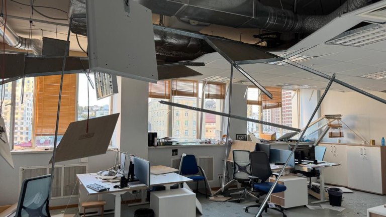 Ουκρανία: Επλήγη το κτίριο της αντιπροσωπείας της ΕΕ στο Κίεβο – Καταδικάζουν φον ντερ Λάιεν και Κόστα