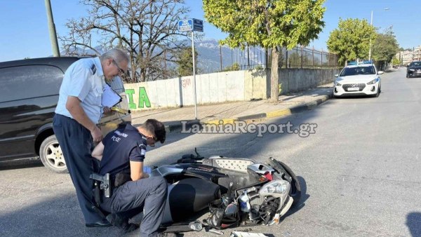 Λαμία: Στο νοσοκομείο μοτοσικλετιστής που παρασύρθηκε από 84χρονη οδηγό