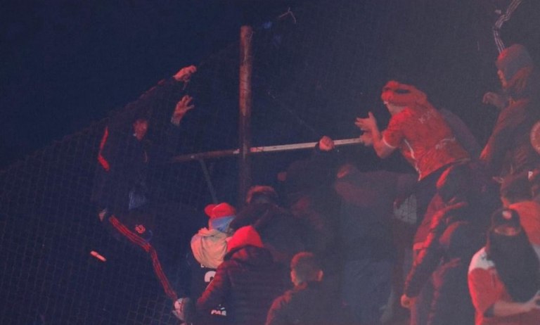 Αδιανόητες εικόνες από τα επεισόδια στην Αργεντινή: Αιμόφυρτοι οπαδοί τρέχουν γυμνοί για να γλιτώσουν (pics, vids)