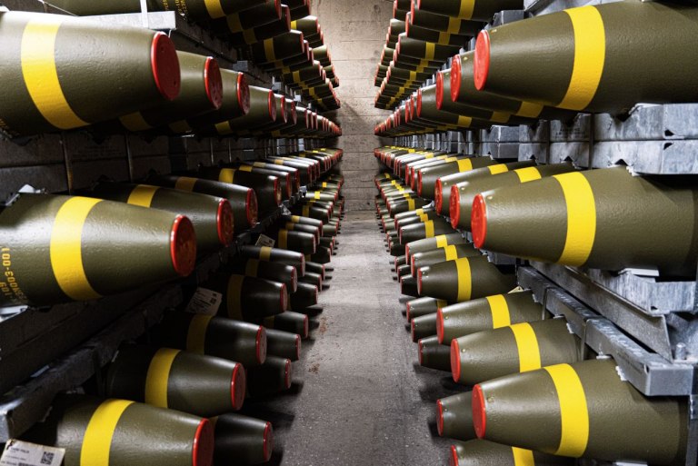 Προετοιμασία για πόλεμο – Εργοστάσια παραγωγής πυρομαχικών ξεπετάγονται στην Ευρώπη