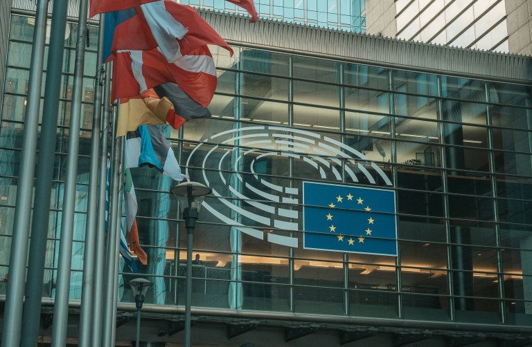 Οι Βρυξέλλες απαντούν στις απειλές Τραμπ: «Η ρύθμιση των οικονομικών κανόνων είναι κυριαρχικό δικαίωμα»