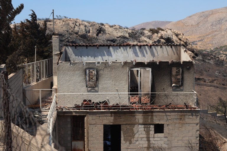 Αν. Αττική: Ορίστηκαν οι αποζημιώσεις για τη φωτιά – Από 2.000 έως 6.000 ευρώ
